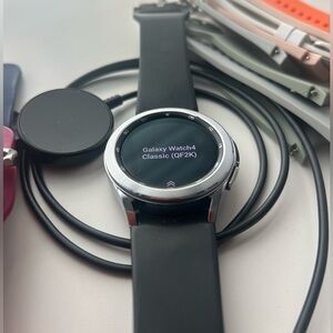 Samsung Galaxy Active 4 Classic Smartwatch + charger and bands